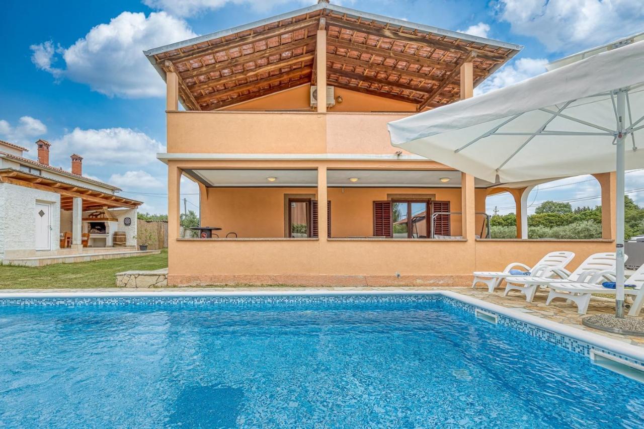 Emanuela With Private Pool Apartment Loborika Bagian luar foto