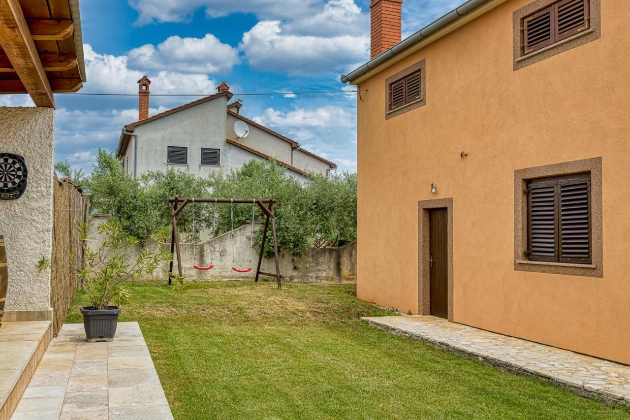 Emanuela With Private Pool Apartment Loborika Bagian luar foto