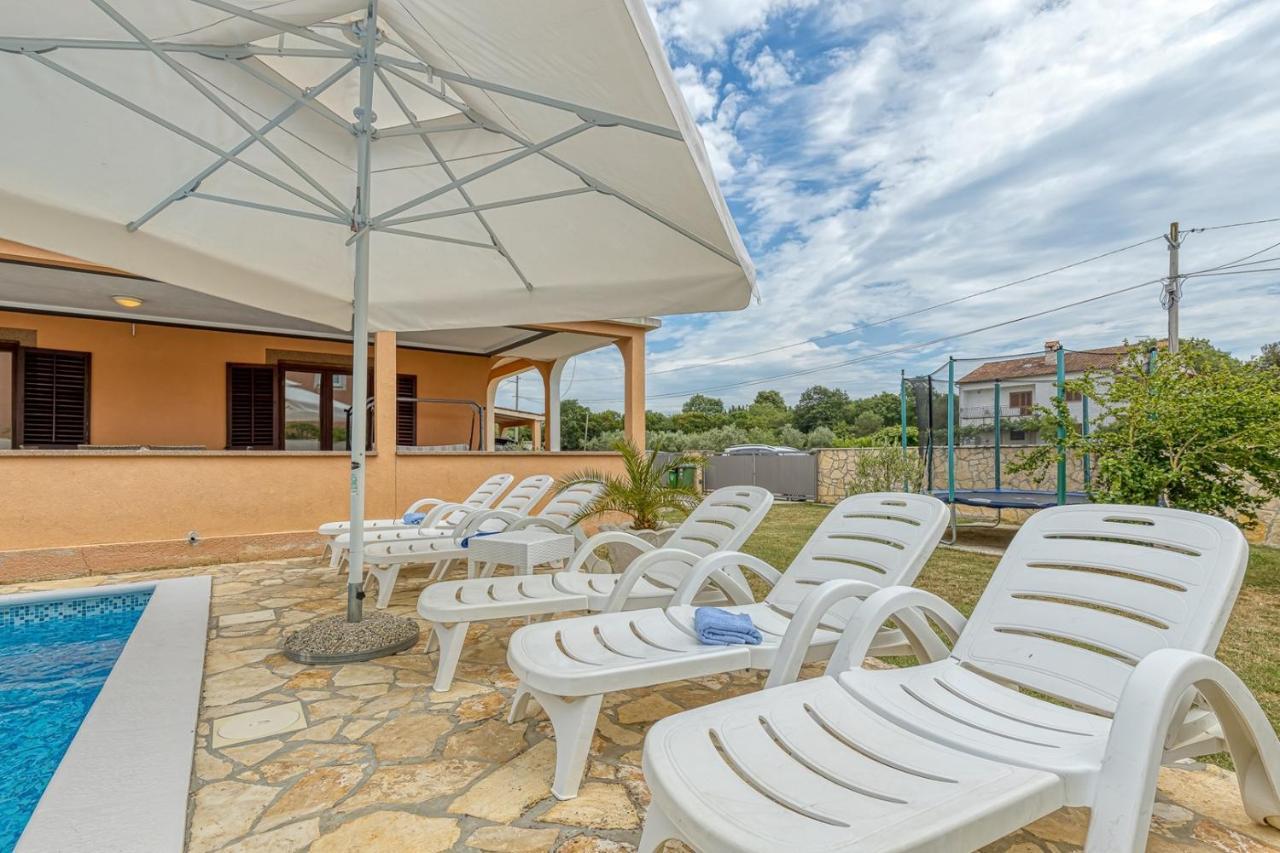 Emanuela With Private Pool Apartment Loborika Bagian luar foto