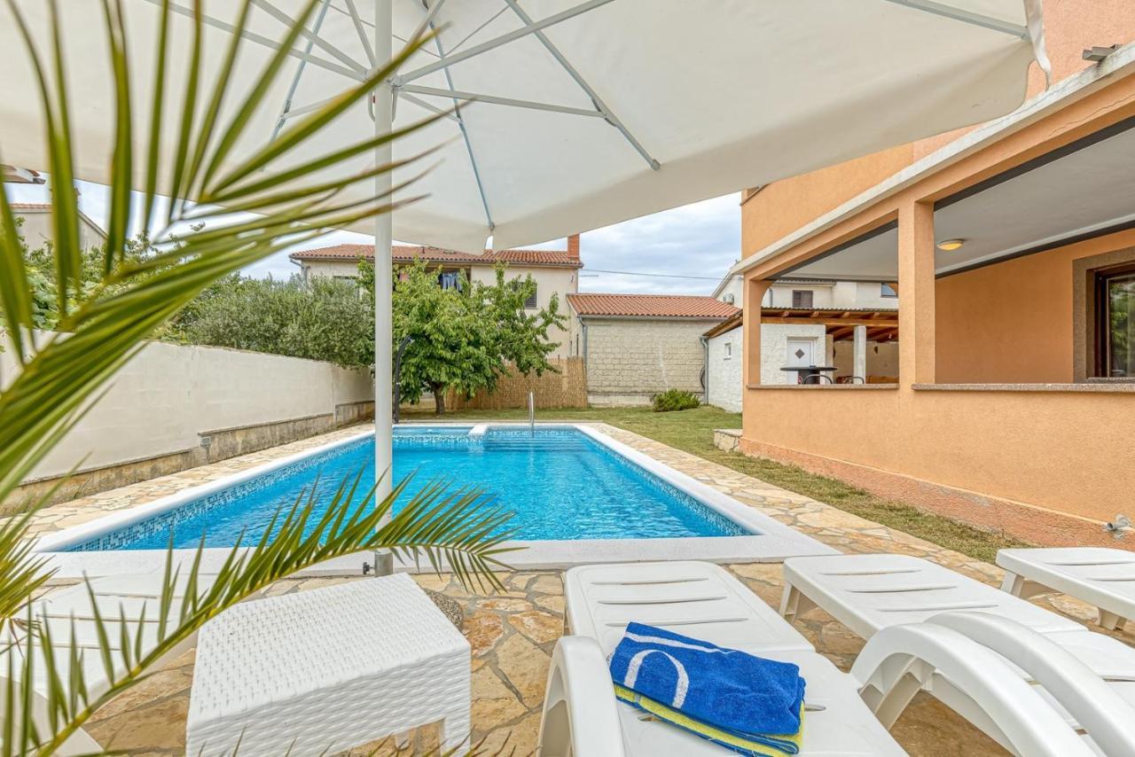 Emanuela With Private Pool Apartment Loborika Bagian luar foto