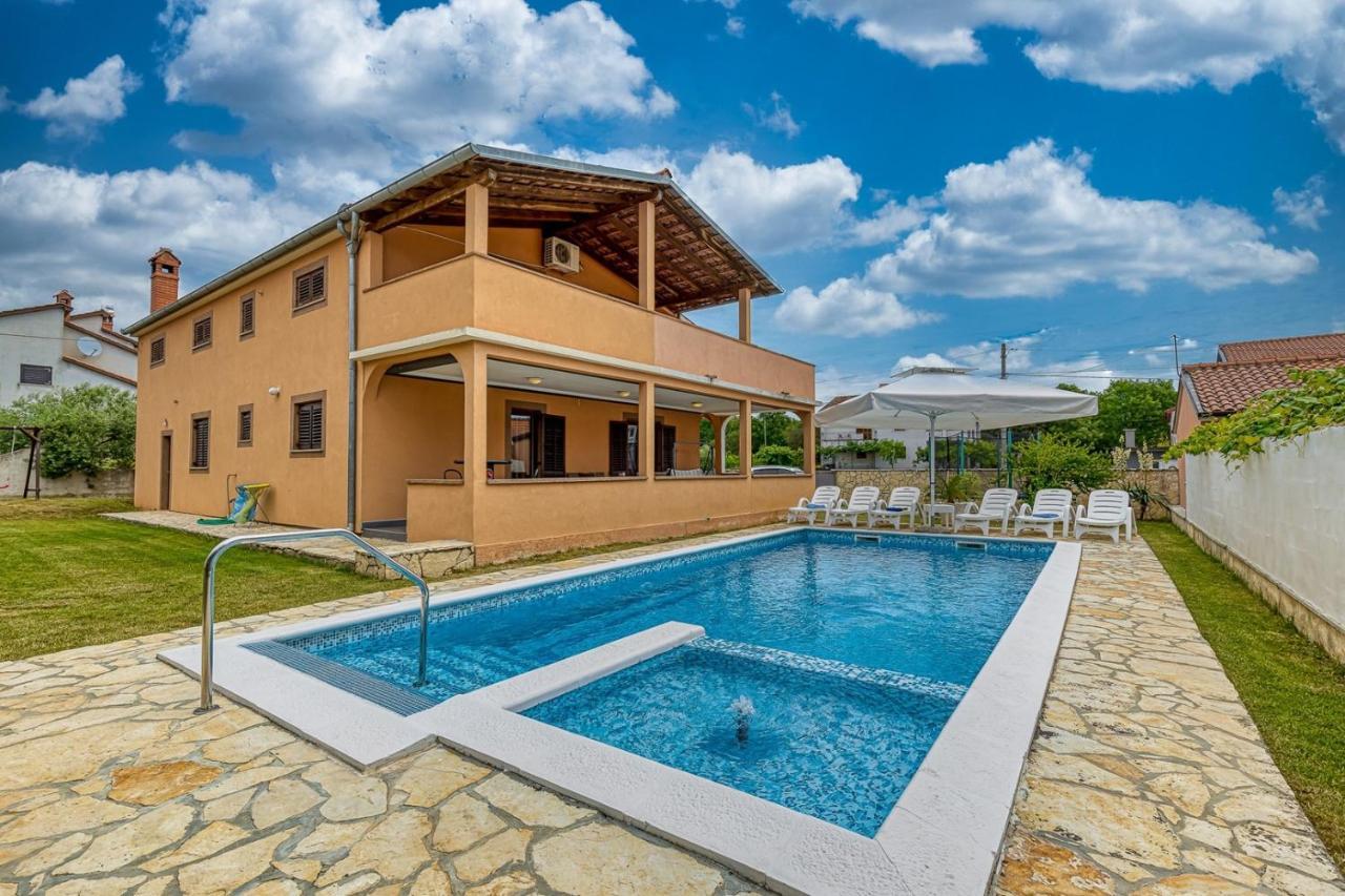 Emanuela With Private Pool Apartment Loborika Bagian luar foto