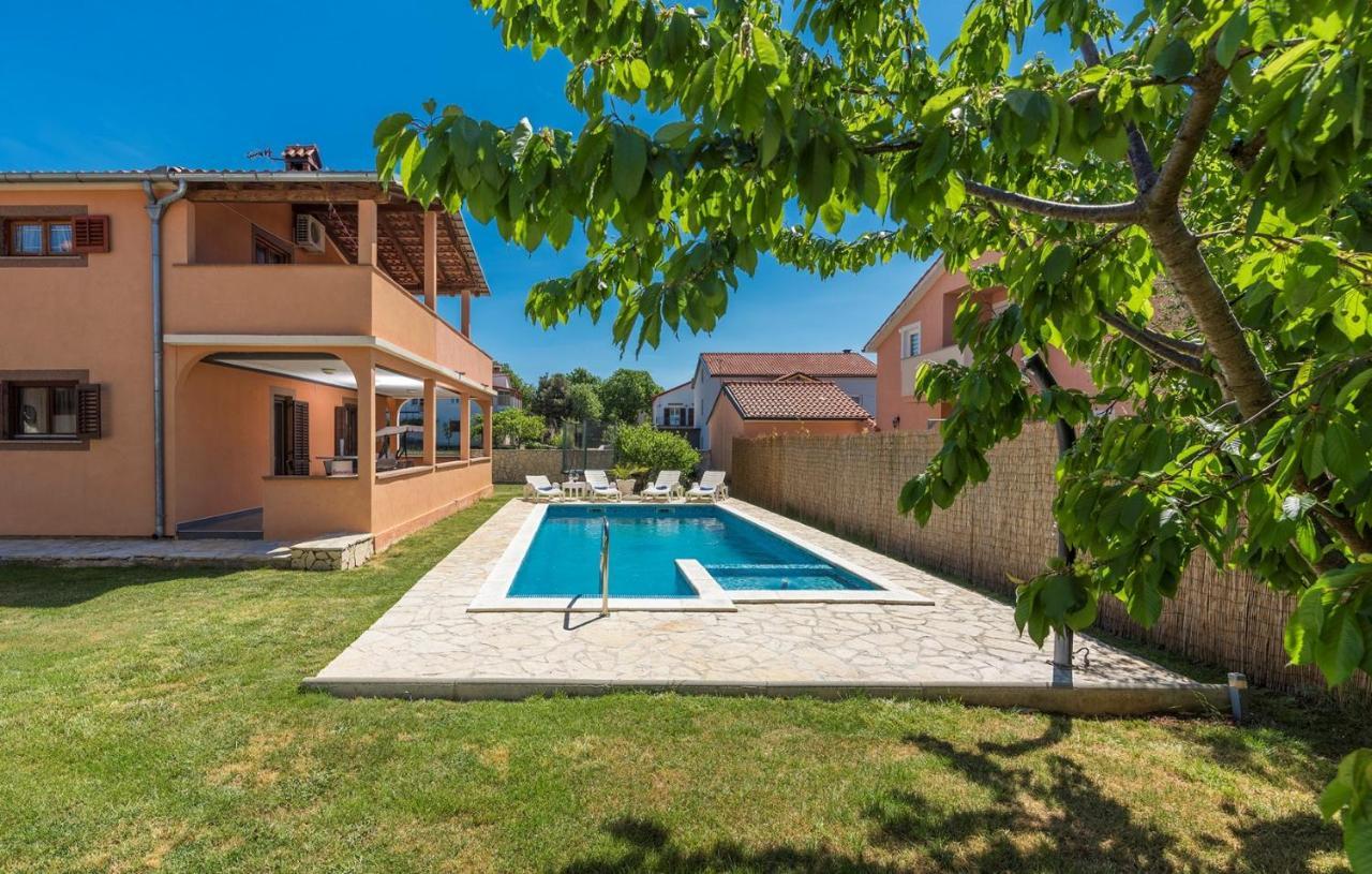 Emanuela With Private Pool Apartment Loborika Bagian luar foto