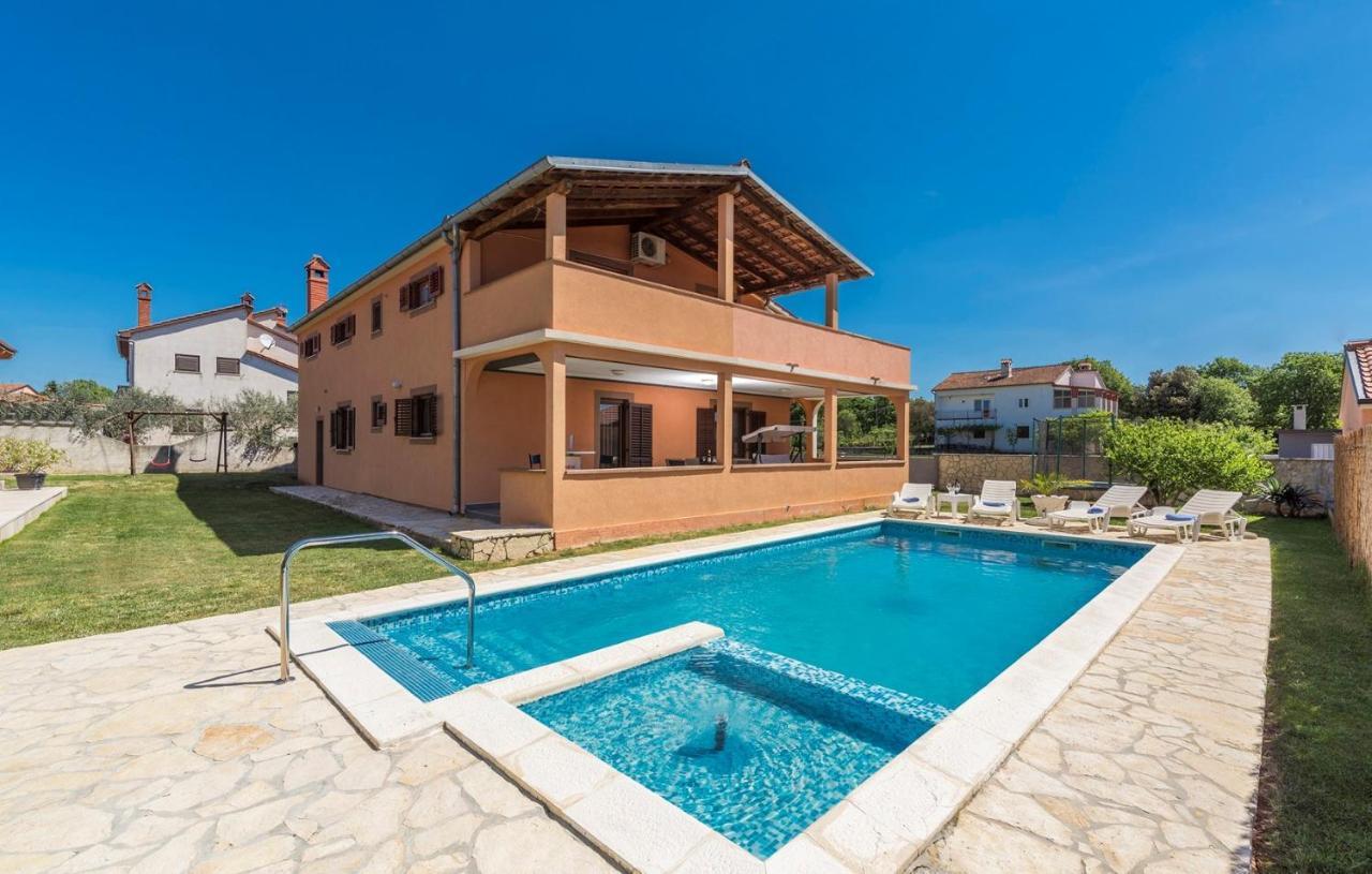Emanuela With Private Pool Apartment Loborika Bagian luar foto
