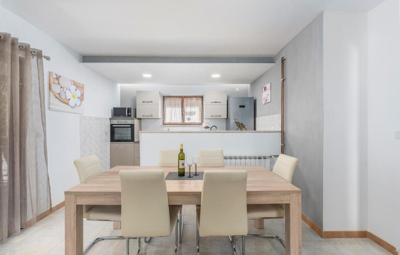 Emanuela With Private Pool Apartment Loborika Bagian luar foto