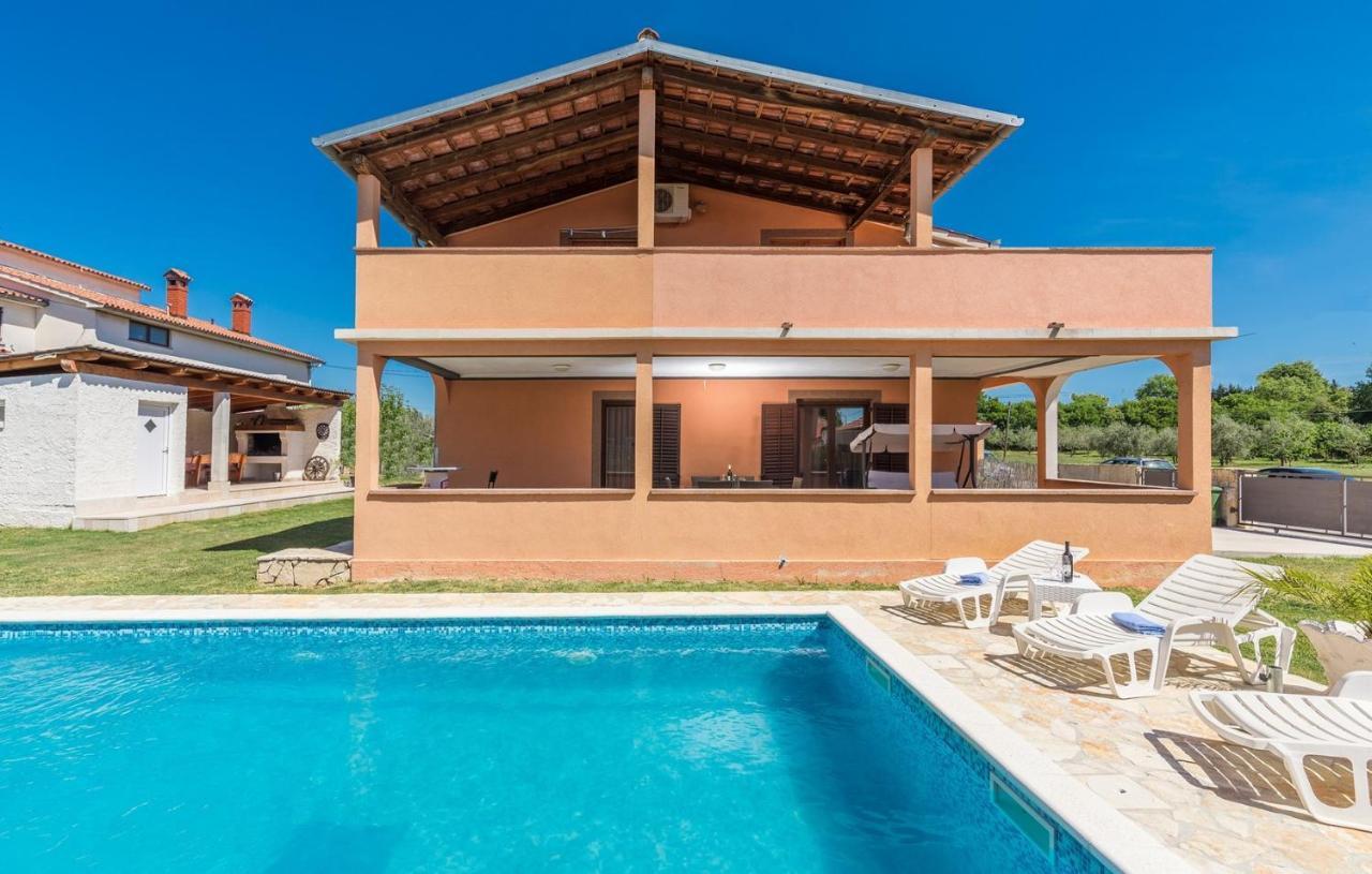 Emanuela With Private Pool Apartment Loborika Bagian luar foto